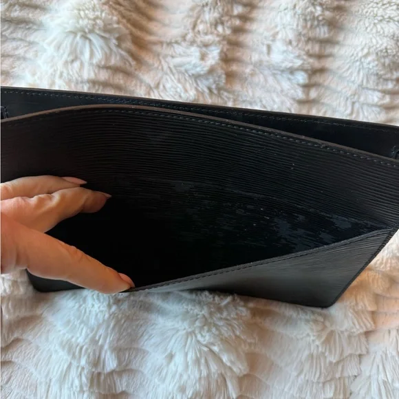 Louis Vuitton Epi Pochette - Picture 2 of 9